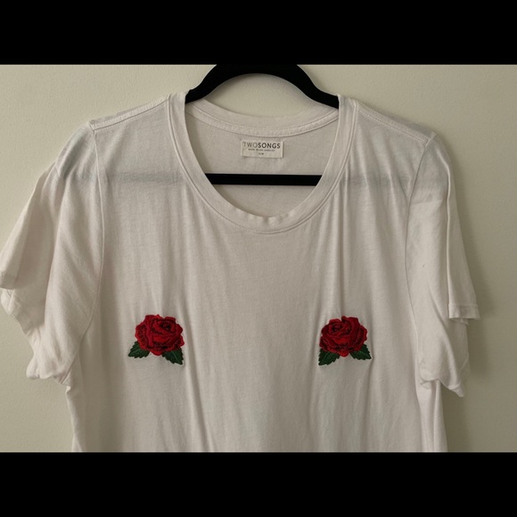Song Of Style Rose Tits White Tee XS-M - Picture 3 of 7